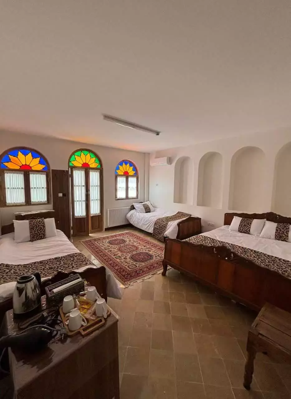 https://cdn.alibaba.ir/ostorage/hotel-accommodation-images/687c9282ac13a7ed0d855a22_چهار تخته استاندارد (2).webp